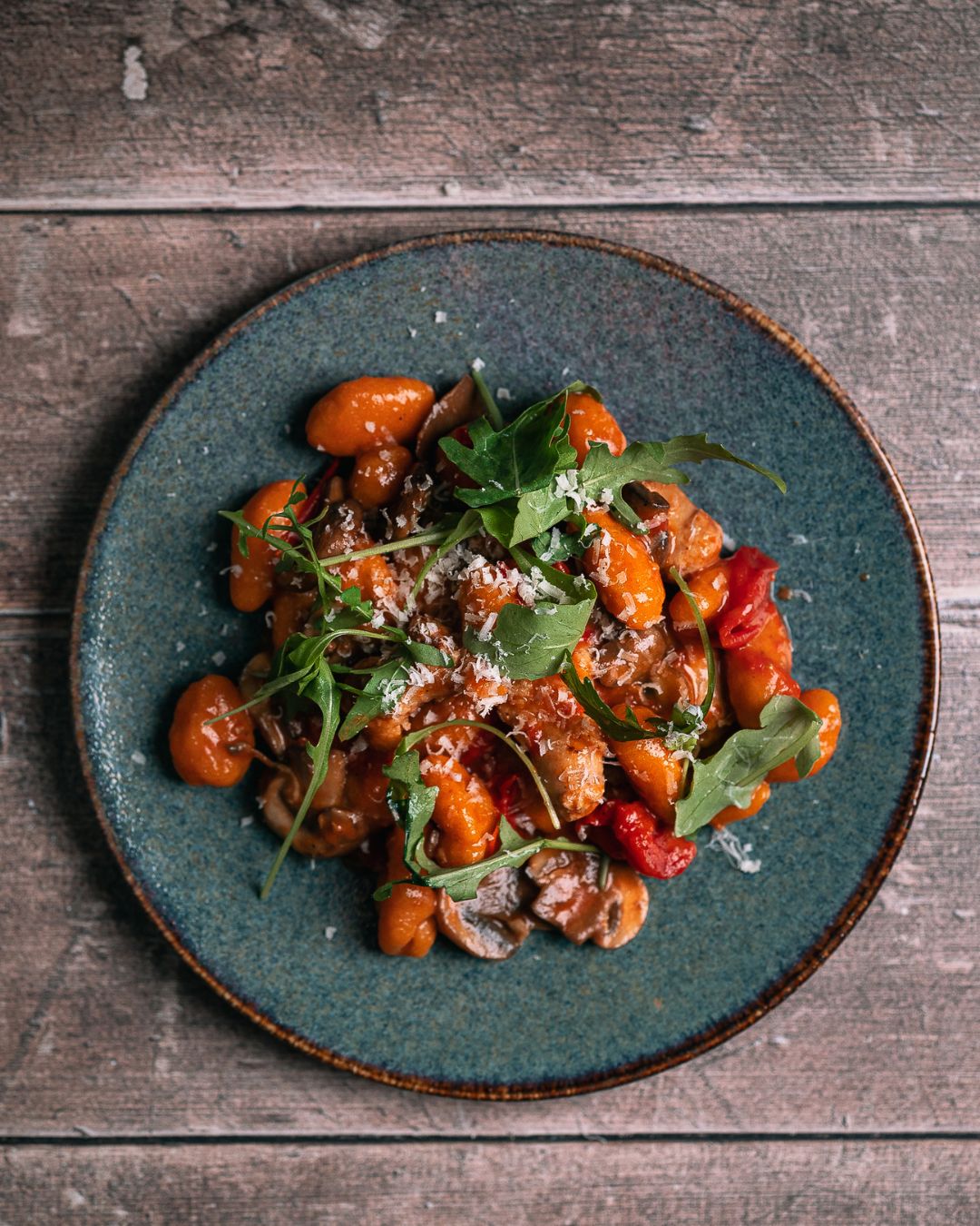 Zoete aardappelgnocchi met licht pikante tomatensaus - Op mijn talloor