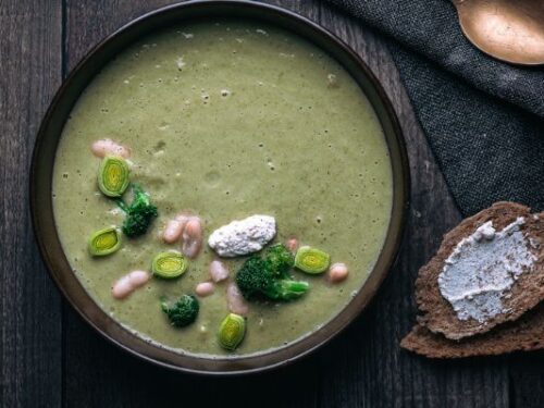 Broccoli-preisoep met witte bonen & ricotta