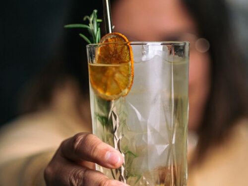 gin-tonic met perensap