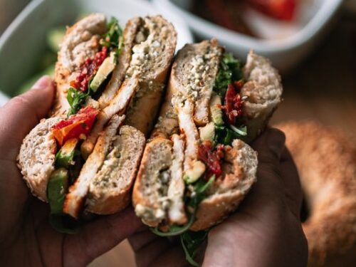 vegetarische bagel met haloumi