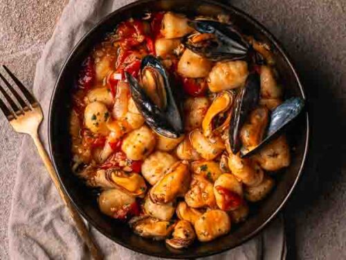 Gnocchi met mossels in een pikante tomatensaus