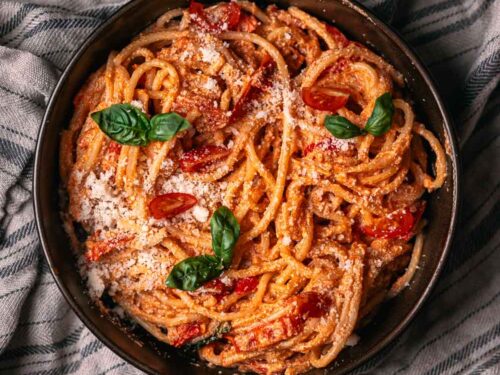 Zoetzure spaghetti met tomaat & paprika