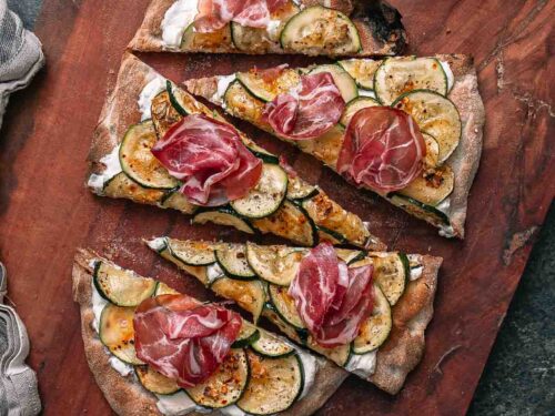 Pinsa met courgette, ricotta & coppa