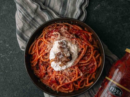 pasta met gekarameliserede ui & spek