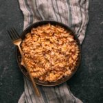 Pasta met pulled zalm, prei & getomateerde roomsaus