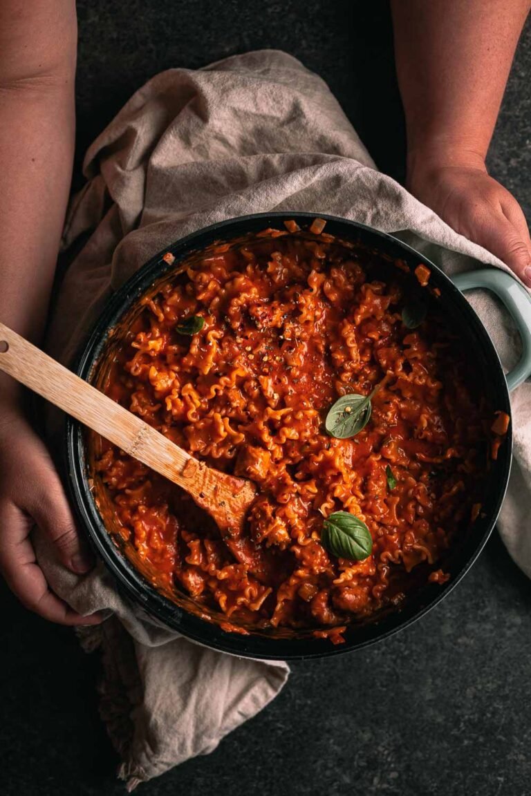 Lasagnesoep met pasta, gehakt, tomatensaus en kaas