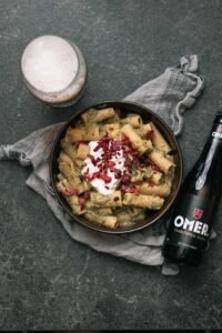 Courgettepasta met spek, burrata en OMER
