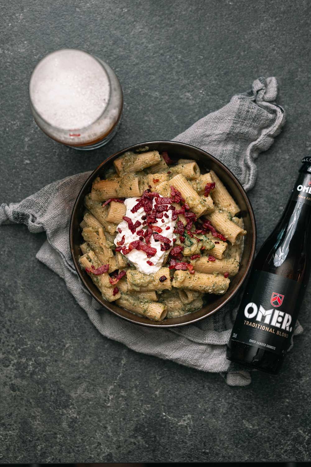 Courgettepasta met spek, burrata en OMER