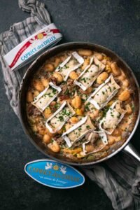 Gnocchi met prei, gehakt en Caprice des Dieux in een pan