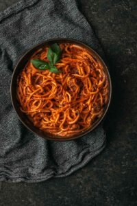 Spaghetti met puntpaprika-mascarponesaus en gehakt