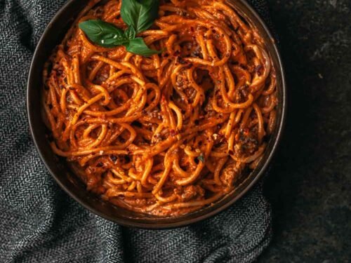 Spaghetti met puntpaprika-mascarponesaus en gehakt