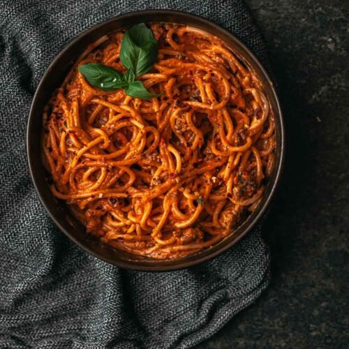 Spaghetti met puntpaprika-mascarponesaus en gehakt