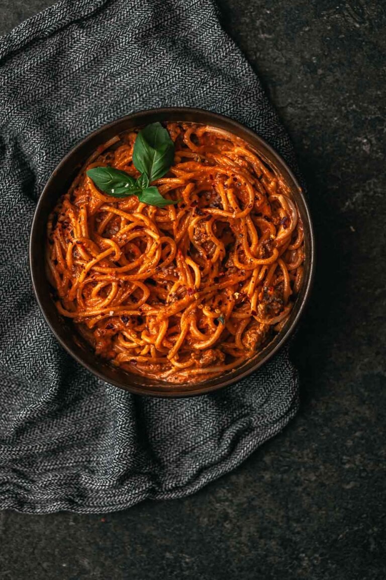Spaghetti met puntpaprika-mascarponesaus en gehakt