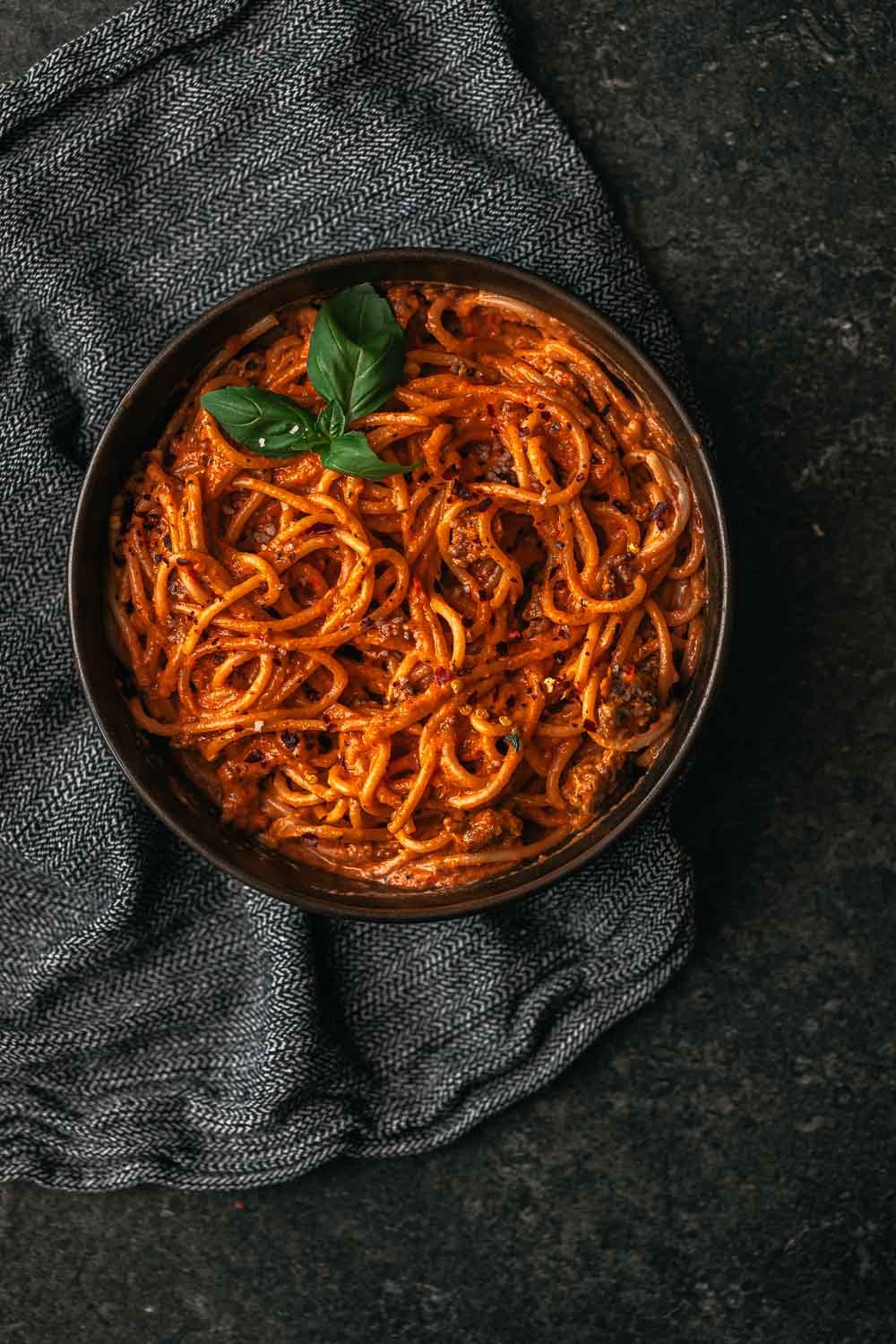 Spaghetti met puntpaprika-mascarponesaus en gehakt