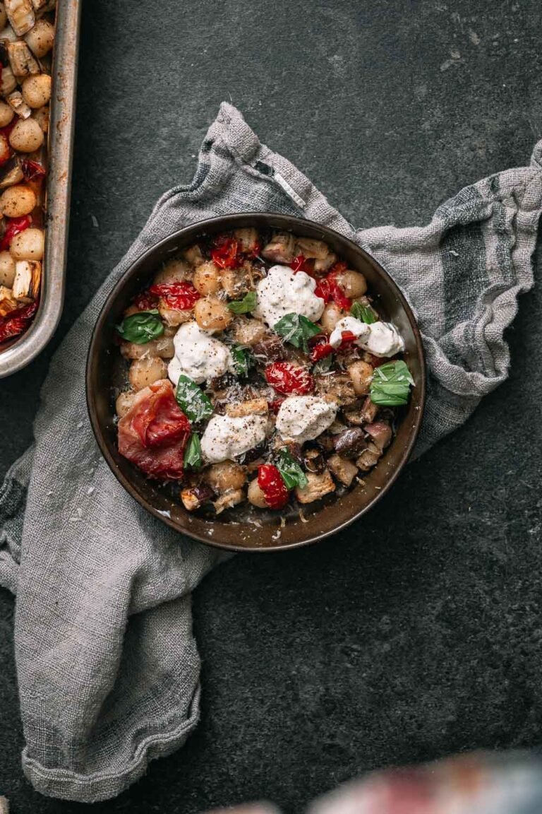 Gnocchi met aubergine, kerstomaten, burrata en crispy ham