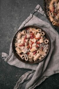 Pasta met romige peper-champignonsaus en biefstuk