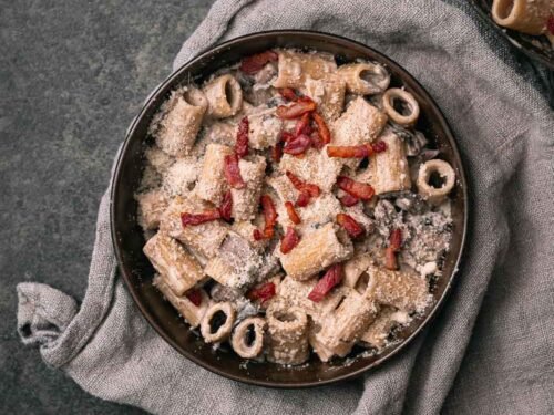 Pasta met romige peper-champignonsaus en biefstuk