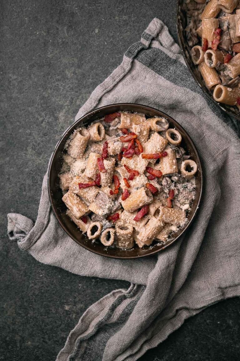 Pasta met romige peper-champignonsaus en biefstuk