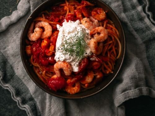 Linguine met scampi, venkel, tomatensaus en burrata