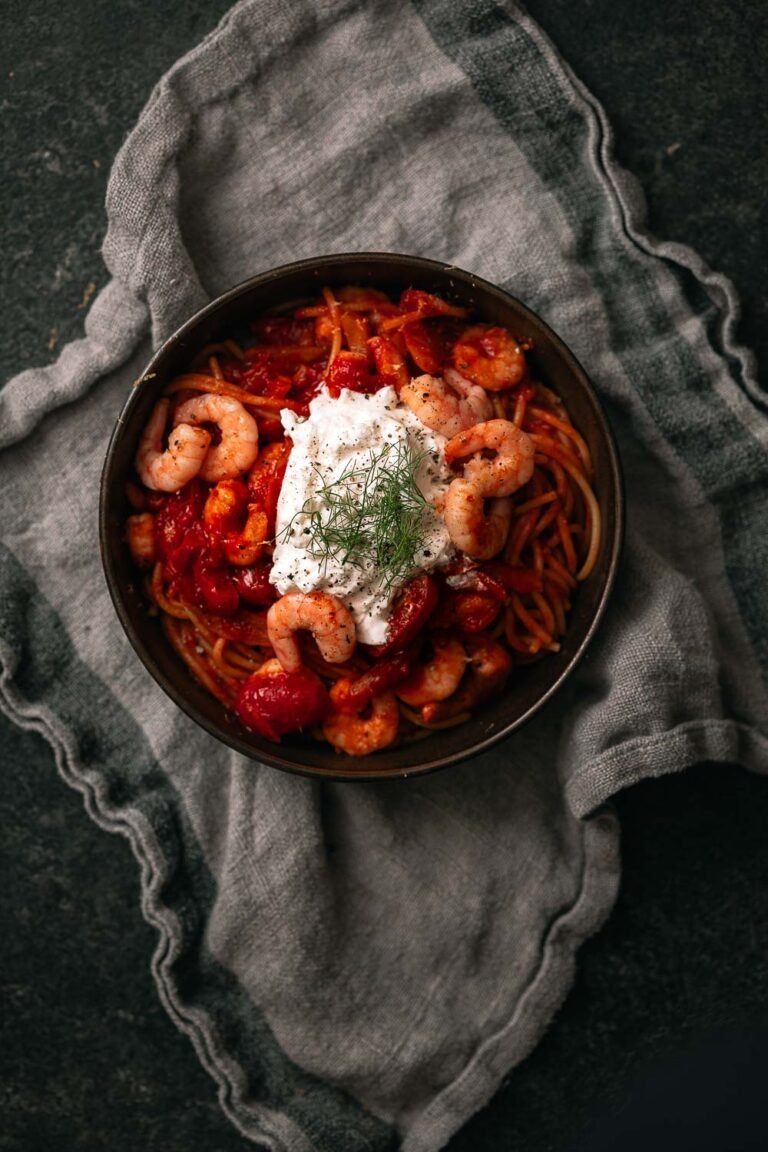 Linguine met scampi, venkel, tomatensaus en burrata