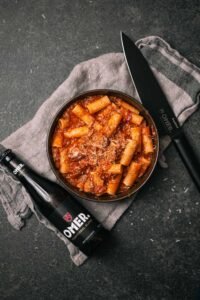 Rigatoni met Genovese saus van ossobuco en ui