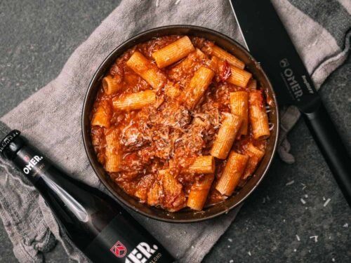 Rigatoni met Genovese saus van ossobuco en ui
