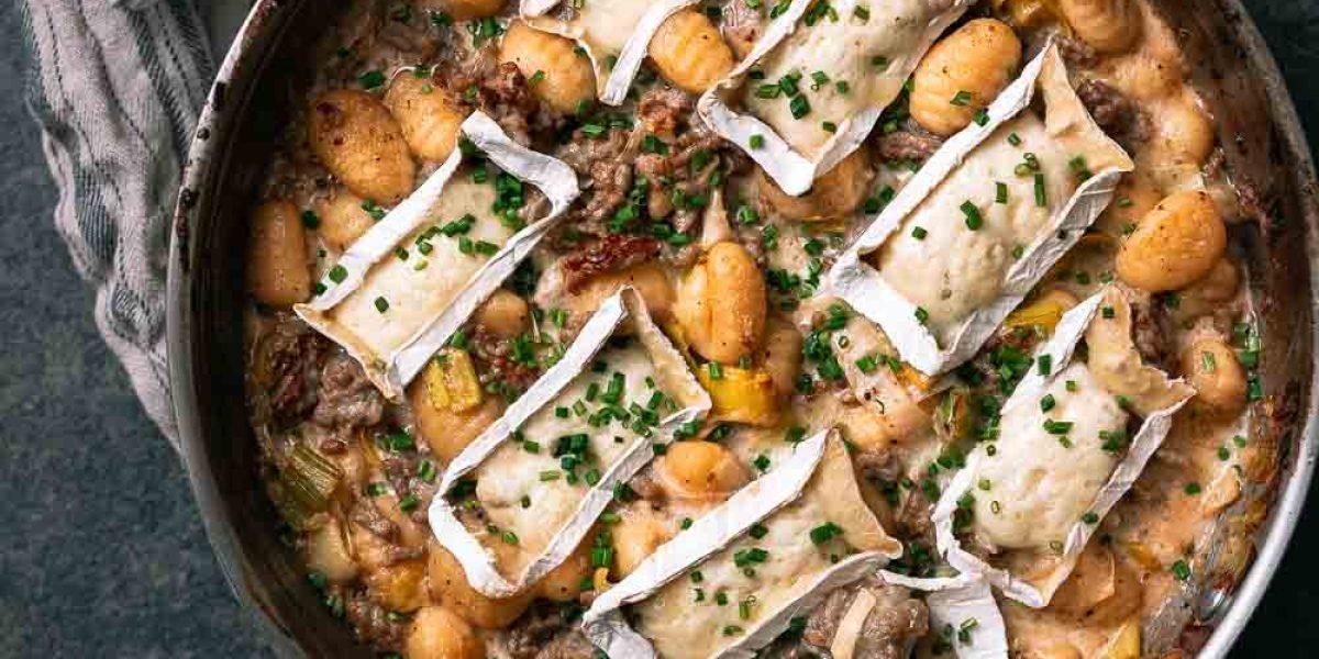 Gnocchi met prei, gehakt en Caprice des Dieux in een pan
