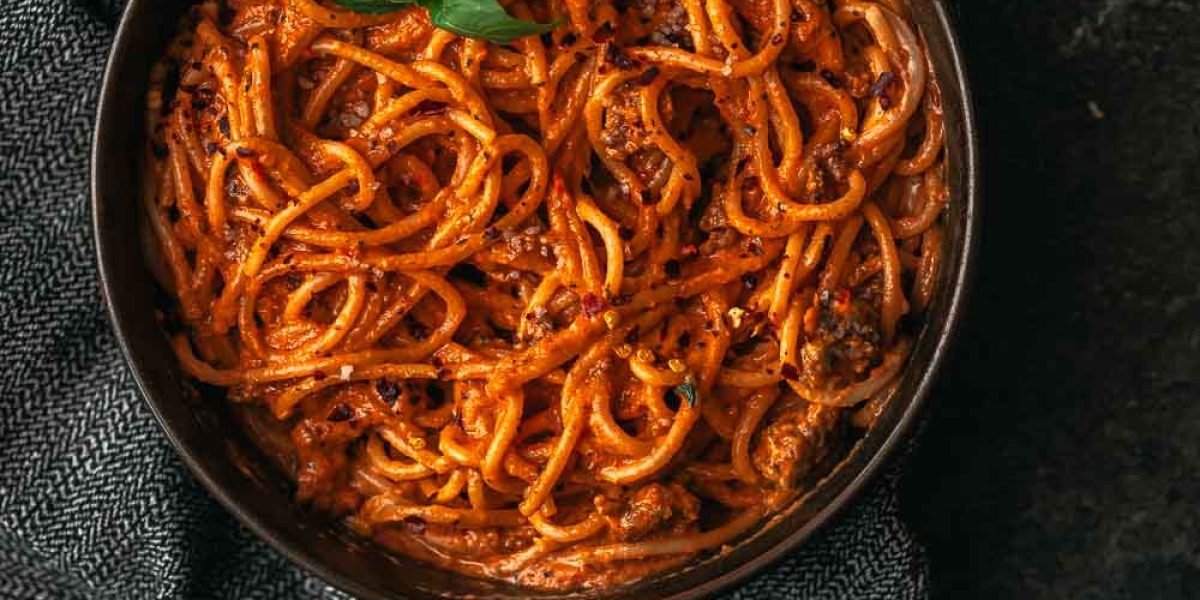 Spaghetti met puntpaprika-mascarponesaus en gehakt