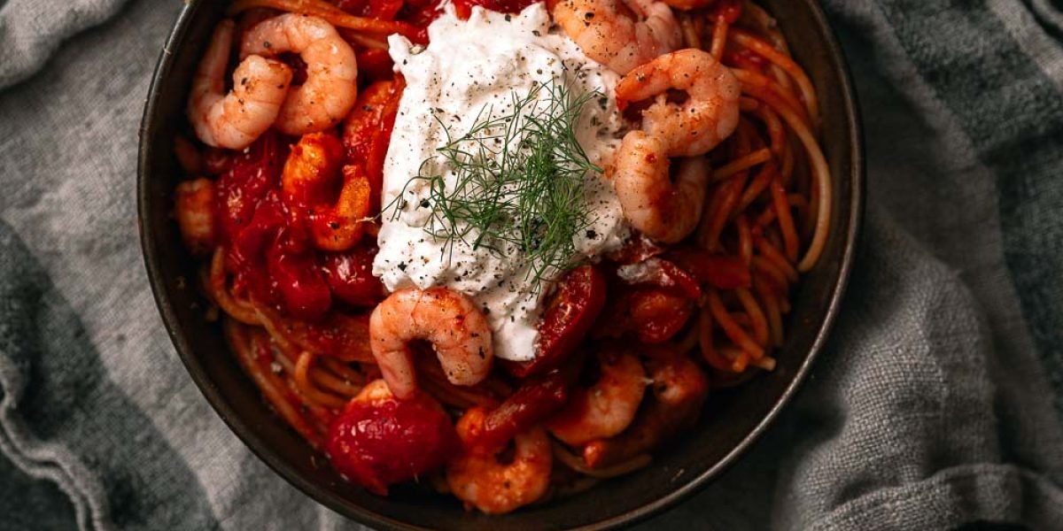 Linguine met scampi, venkel, tomatensaus en burrata