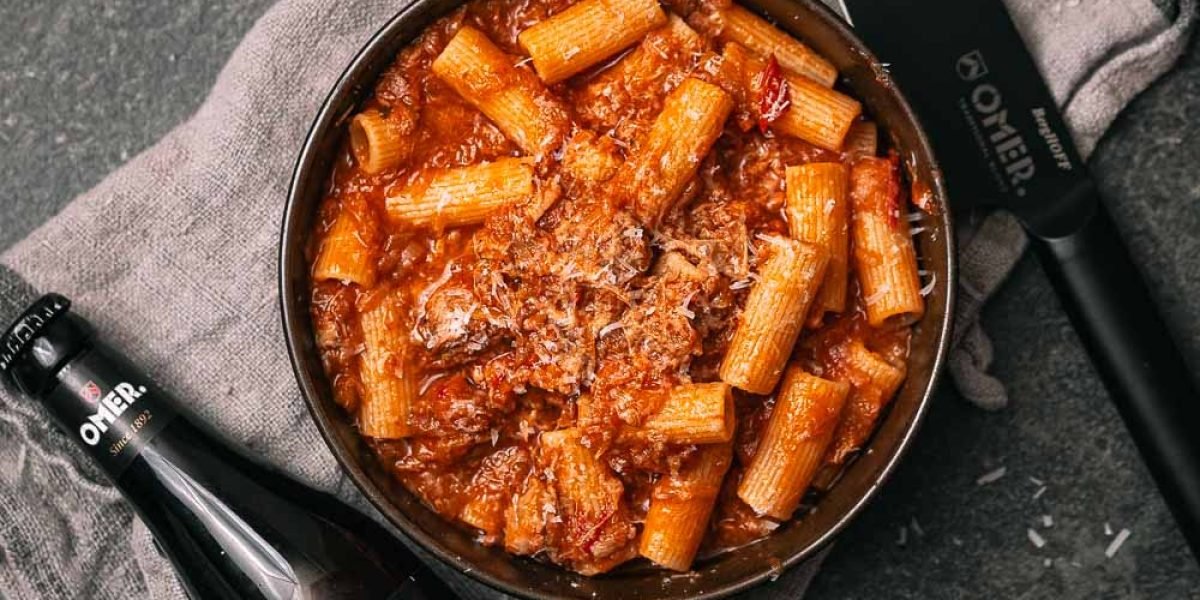 Rigatoni met Genovese saus van ossobuco en ui