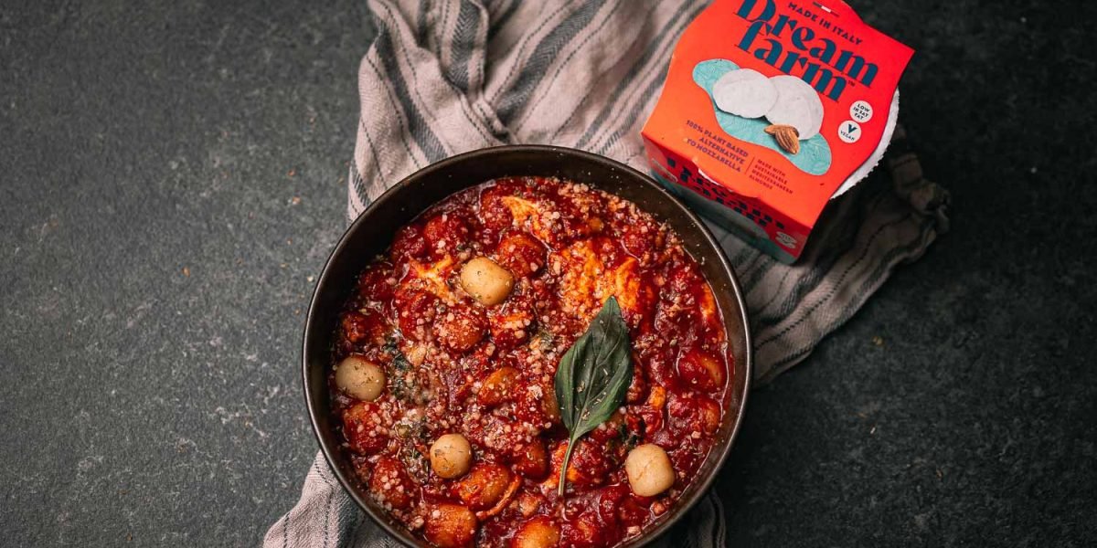 Gnocchi sorrentina met tomatensaus, basilicum en mozzarella